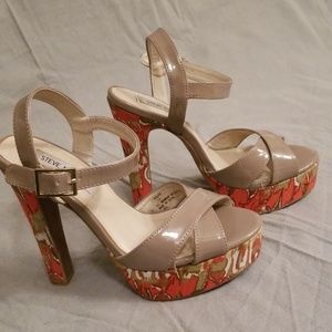 Steve Madden platform heals size 7.5 Taupe